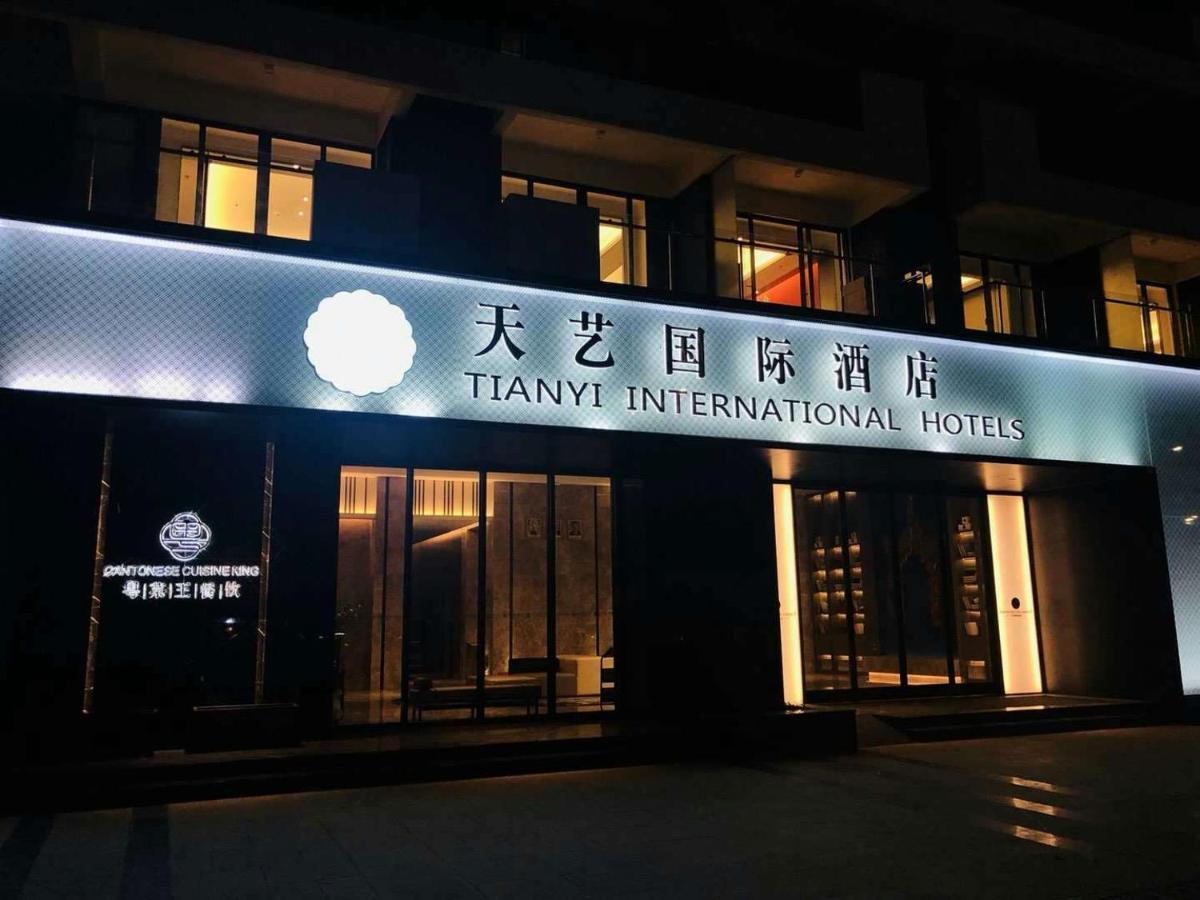 Tian Yi International Hotel 天艺国际酒店 Phnom Penh Luaran gambar